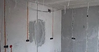 Прокладка кабеля в штробе в изобильном – расценки от 204 руб - ЭлектроЗбл